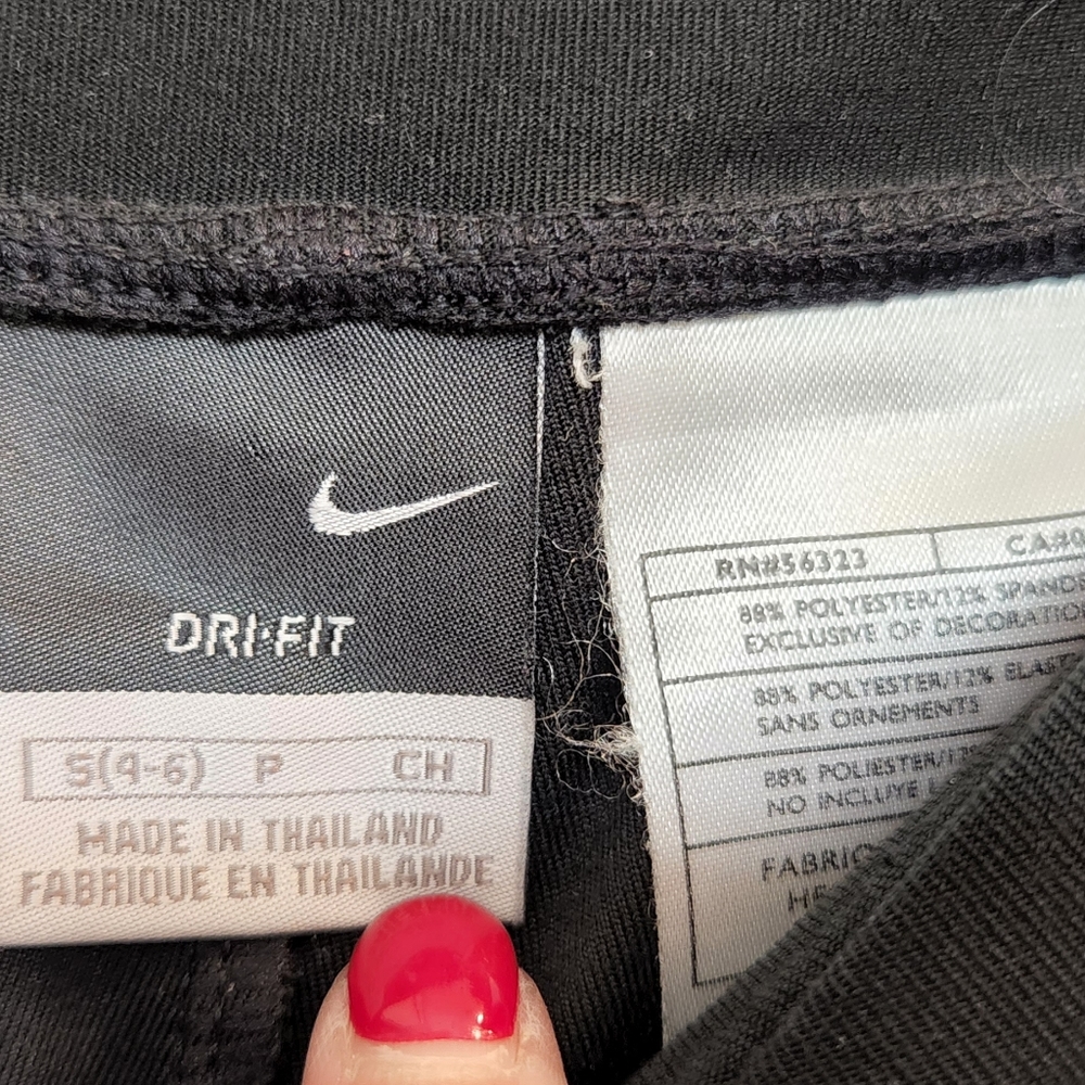 FREE w/ Bundle Purchase of 2 or more items! EUC Nike Leggings - Picture 4 of 7